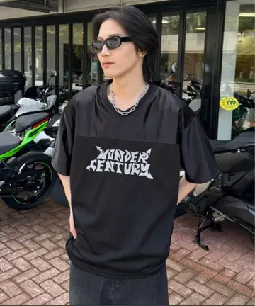 sedcle 글로시 유니폼 TEE