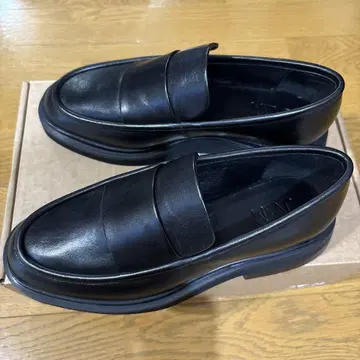 JVAM 블랙 가죽 로퍼 통굽 37