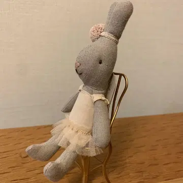 Maileg 메일레그 발레 수트를 입은 토끼 크림