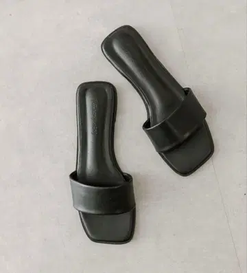플랫 샌들 블랙