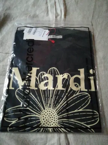 Mardi Mercredi 블랙 플라워 프린트 티셔츠