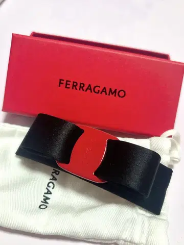 FERRAGAMO 블랙 새틴 헤어 클립