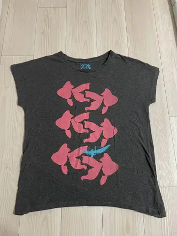 스핏츠 작은 생물 빅 실루엣 티셔츠
