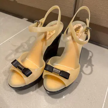 베이지 웨지 힐 샌들 리본 포함