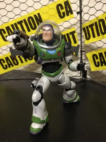 S.H.Figuarts 버즈 라이트이어 피규어