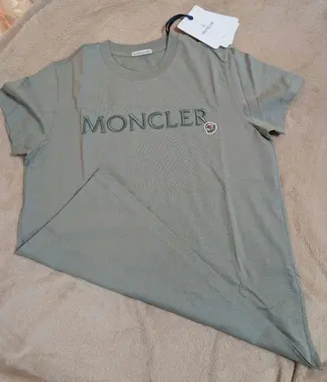 몽클레어 반팔 티셔츠