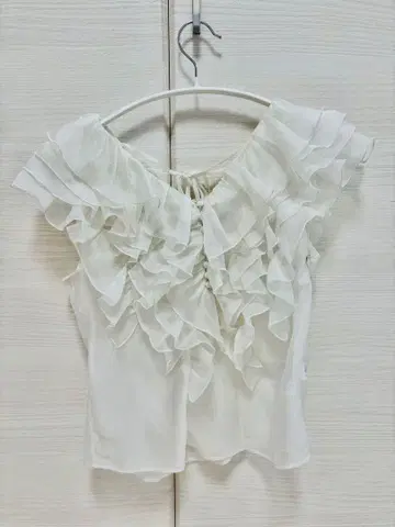 snidel 스나이델 슬리브리스 프릴 블라우스