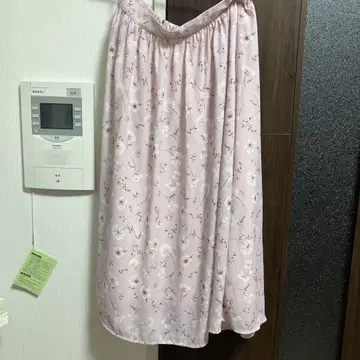 꽃무늬 옅은 핑크 스커트