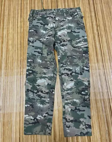 멀티캠 카모플라쥬 팬츠 L 사이즈 새상품급