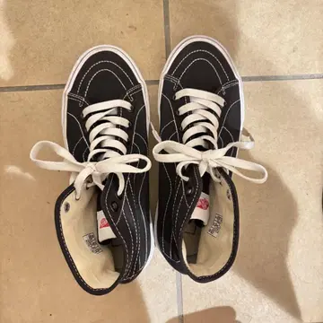 Vans 블랙 하이컷 스니커즈 24cm