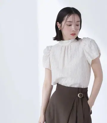 컷 자카드 볼륨 슬리브 블라우스
