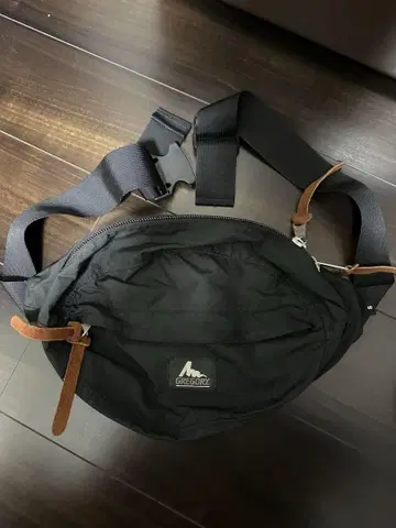 Gregory 웨스트 파우치
