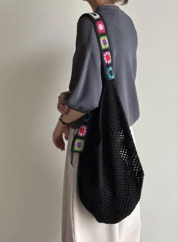 ARULLE 아룰 플라워 벨트 메쉬 백 블랙