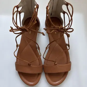 콜한 샌들 23.5cm