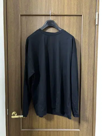 ATON 블랙 긴팔 티셔츠