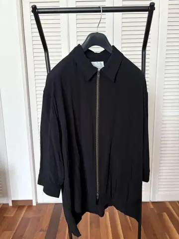 LiSS 블랙 지퍼 5부 셔츠