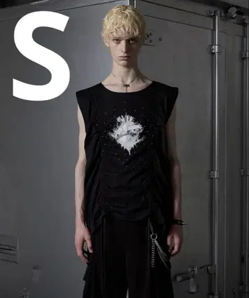 GRANCY 셔링 디자인 큐빅 그래픽 슬리브리스 T
