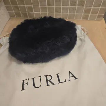 FURLA 네이비 퍼 파우치