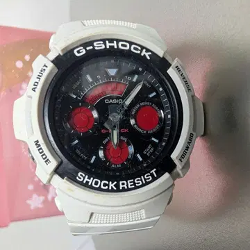 카시오 G-SHOCK 화이트 손목시계