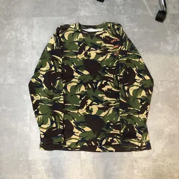 OFF-WHITE 카모플라쥬 패턴 트레이닝복 peace by design