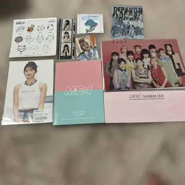 ME:I 2025년 달력과 굿즈 묶음 판매
