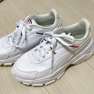 PUMA 통굽 스니커즈 23cm