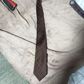 Joven 브라운 다이아몬드 패턴 넥타이