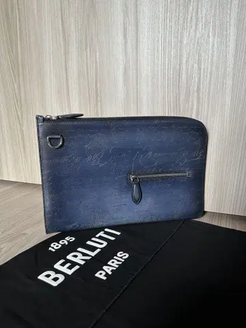 특주 38만 벨루티 니노 TGM 가죽 클러치백 아베이로 한정판