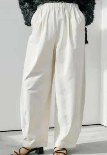 미사용 새상품 LEPSIM 이지 코쿤 팬츠 아이보리