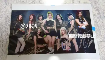 TWICE 사인 포함 사진