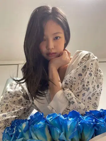 Jennie 착용 원피스와 동일