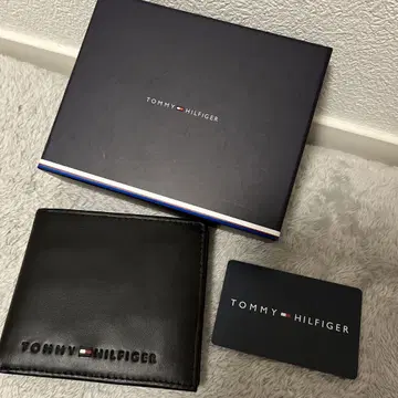 TOMMY HILFIGER 블랙 접이식 지갑