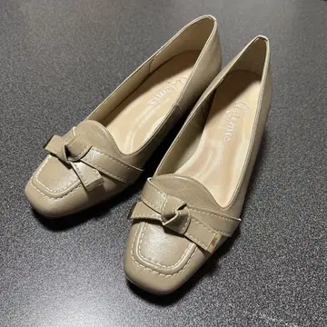베이지 리본 포함 로퍼 낮은 힐