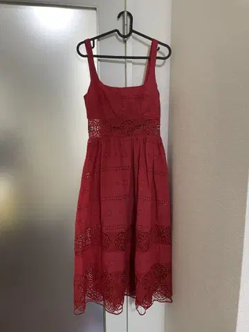 ASOS 자수 장식 빨간색 무릎 기장 원피스