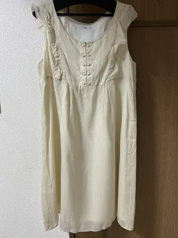 IENA 아이보리 슬리브리스 무릎 기장 원피스