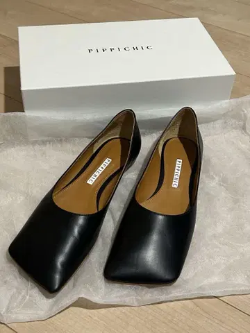 PIPICHIC 피피시크 블랙 가죽 스퀘어토 신발 38 사이즈