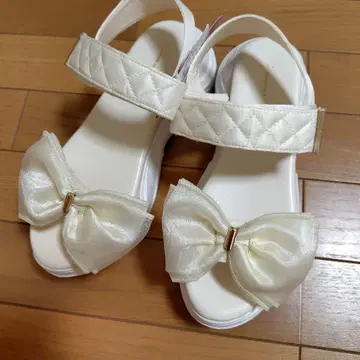 m petit by mariko 화이트 리본 샌들