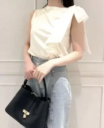 스나이델 벨로아 리본 개더 컷 풀오버 화이트