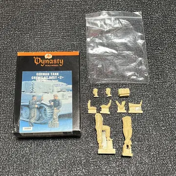 DYNASTY 1/35 독일 전차 병사 휴식 중 2개 레진 피규어