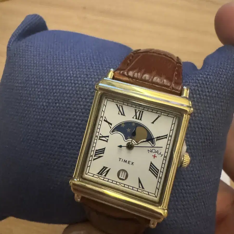 NOAH×TIMEX Moon Phase Watch ブラウン NOAH Releases New Timex Moon Phase Watch — Frasspot