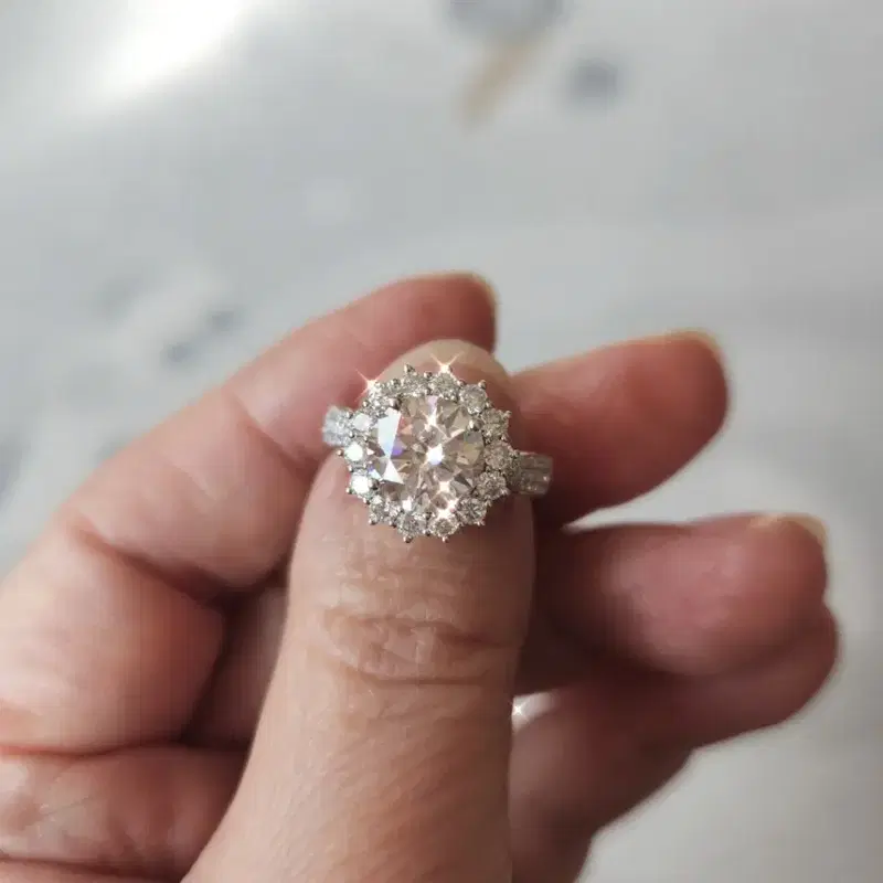 18k 화이트골드 2ct 모이사나이트 반지 10호