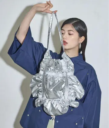 THE Yon 메탈릭 셔링 백