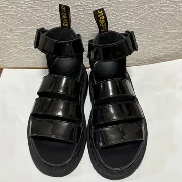 닥터마틴 에나멜 샌들 Dr.Martens CLARISSA 2