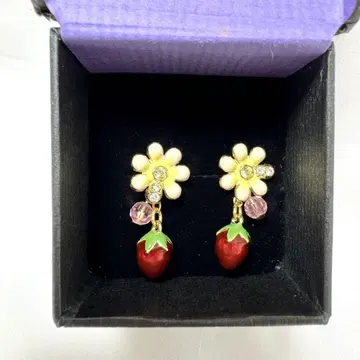 ANNA SUI 안나수이 귀걸이 딸기 꽃 빨간색