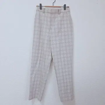 유니클로 베이지 체크 무늬 슬림 핏 팬츠