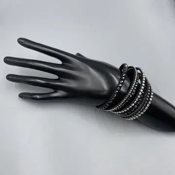 056 스와로브스키 블랙과 크리스탈 스터드 팔찌