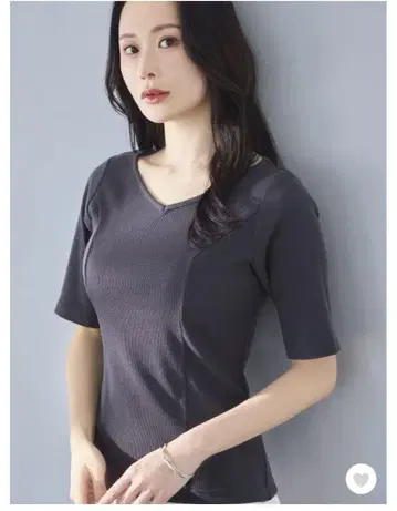 overE V넥 미니 라메 골지 패널 컷 티셔츠 차콜 102