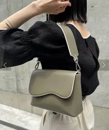 loti mystic 콩 플랩 숄더백