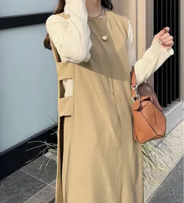 베이지 슬리브리스 원피스