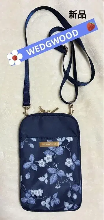 WEDGWOOD 와일드 스트로베리 인 키 블루 스마트폰 숄더 파우치